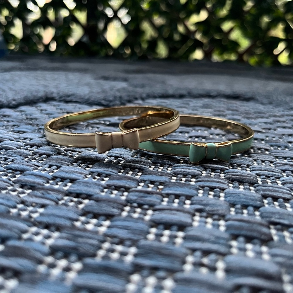 Kate Spade Blue & Cream Enamel Take A Bow Bangle Bracelets